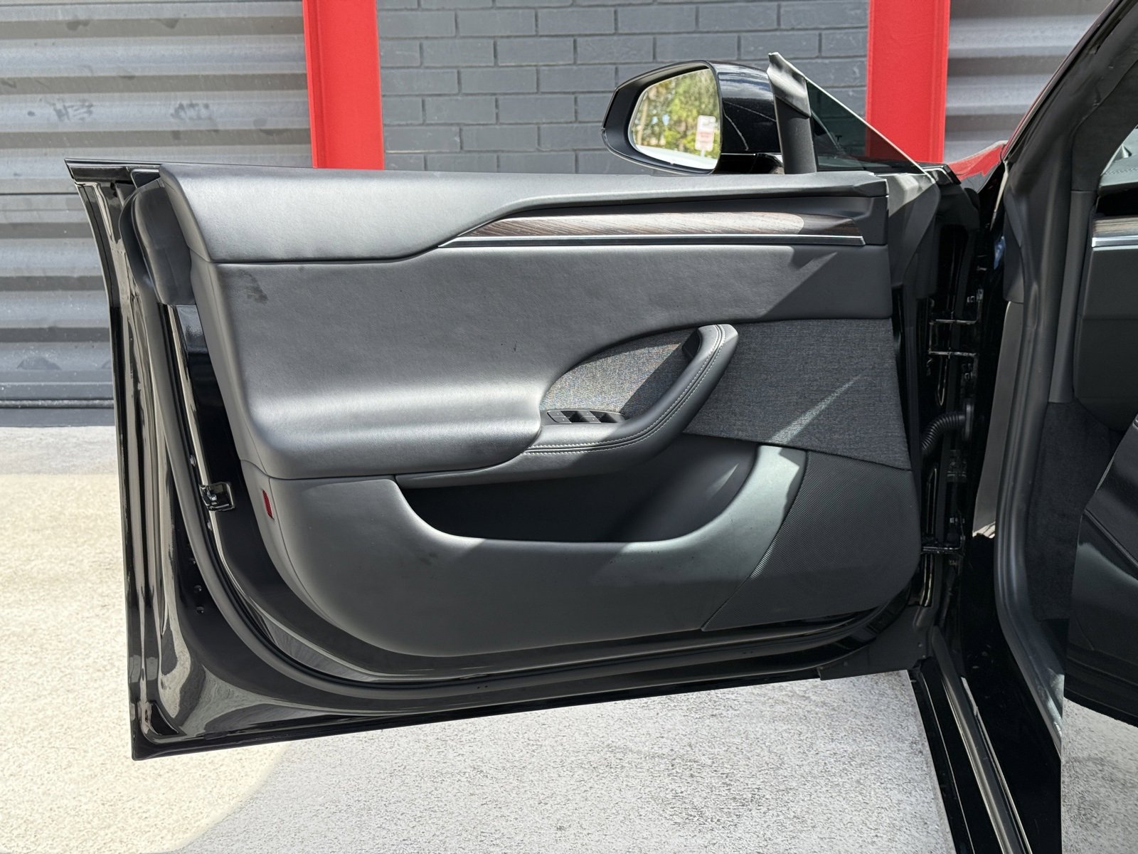 Used 2023 Tesla Model S Standard Range image 11