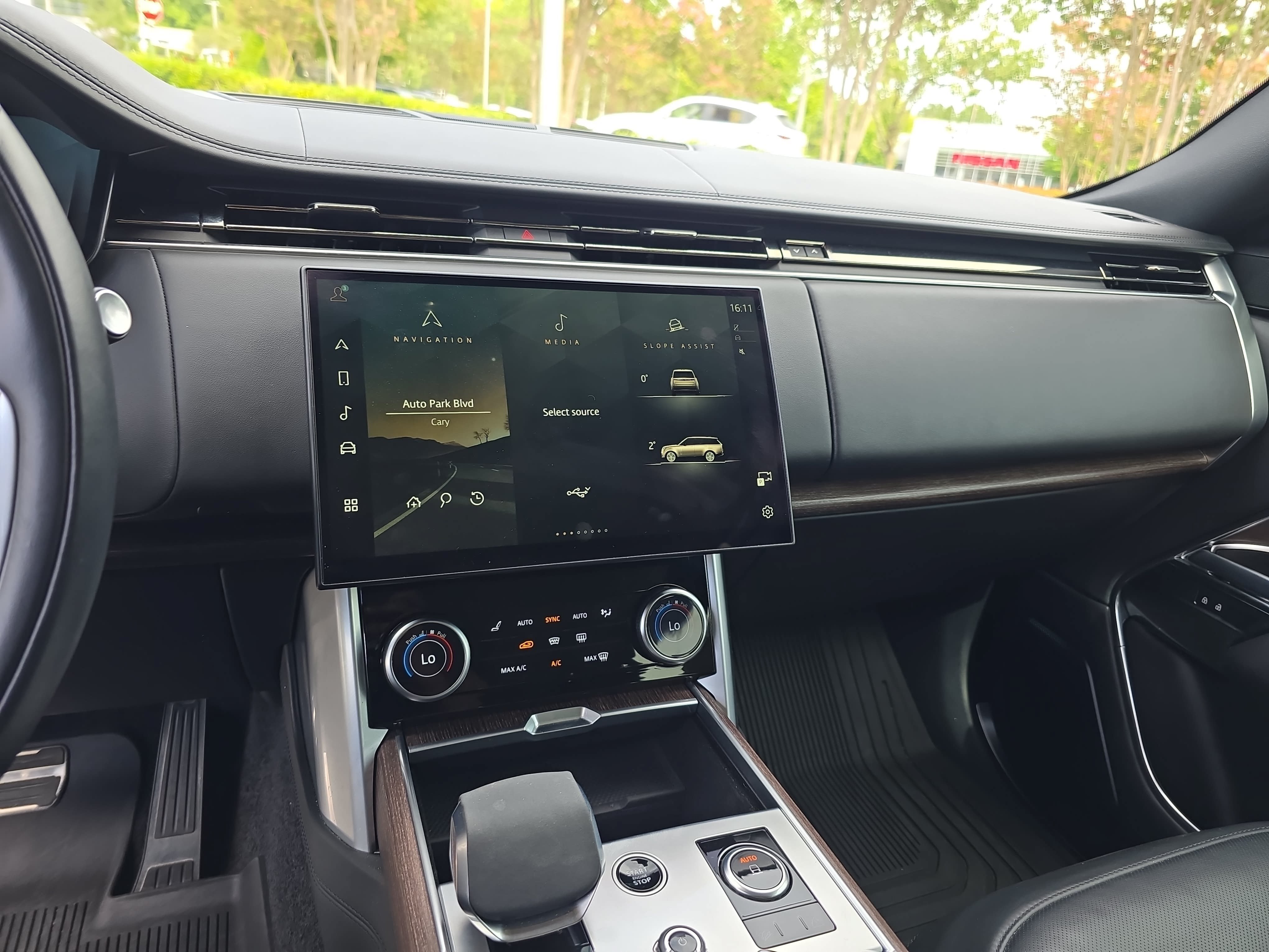 Certified 2023 Land Rover Range Rover SE AWD/4WD image 20