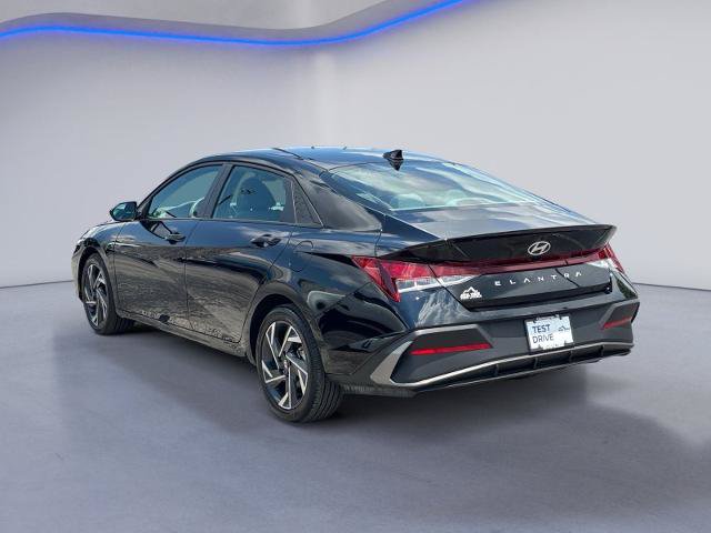Used 2025 Hyundai Elantra Sport FWD image 6