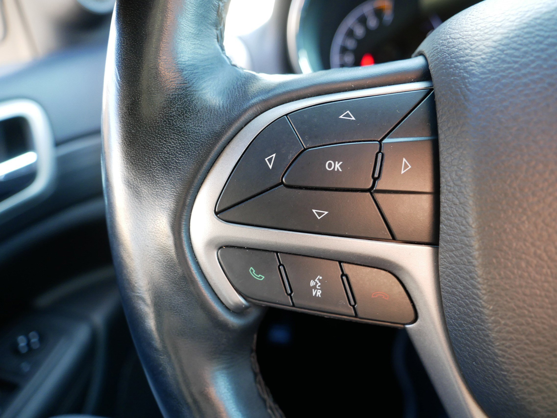 Certified 2021 Jeep Grand Cherokee Laredo w/ Security & Convenience Group image 28