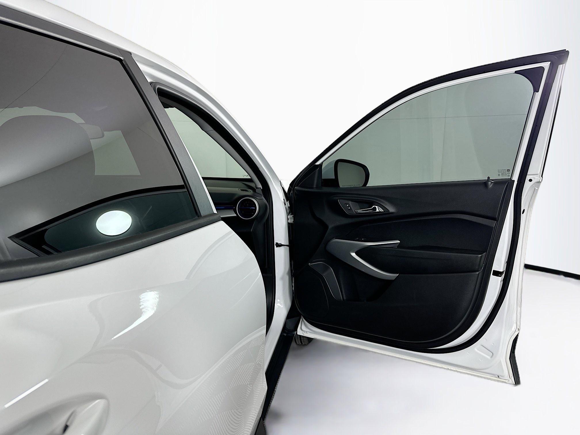 Used 2024 Chevrolet Trax LS w/ LS Convenience Package image 31