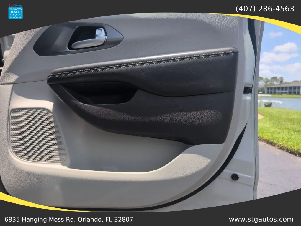 Used 2017 Chrysler Pacifica Touring-L Plus FWD image 22