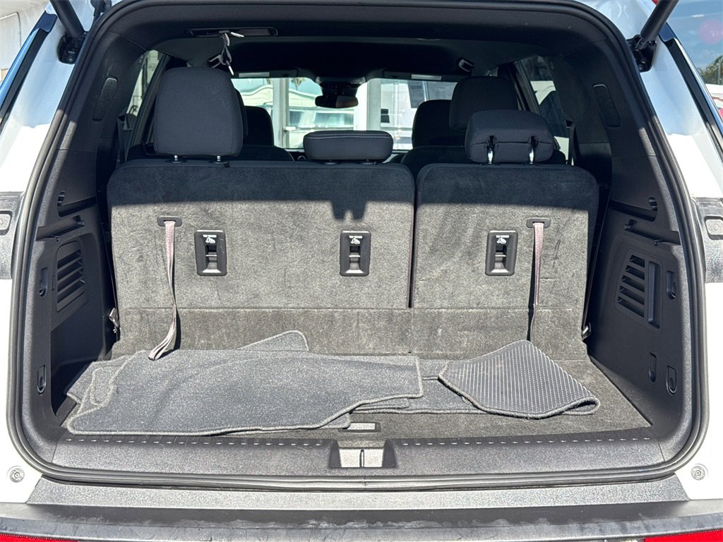 Used 2025 Chevrolet Traverse LT image 10