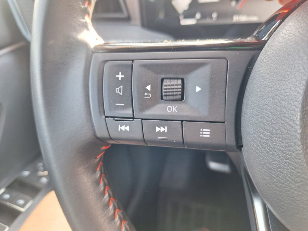 Used 2025 Nissan Kicks SR image 12