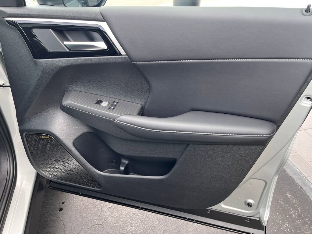New 2025 Mitsubishi Outlander SE image 28