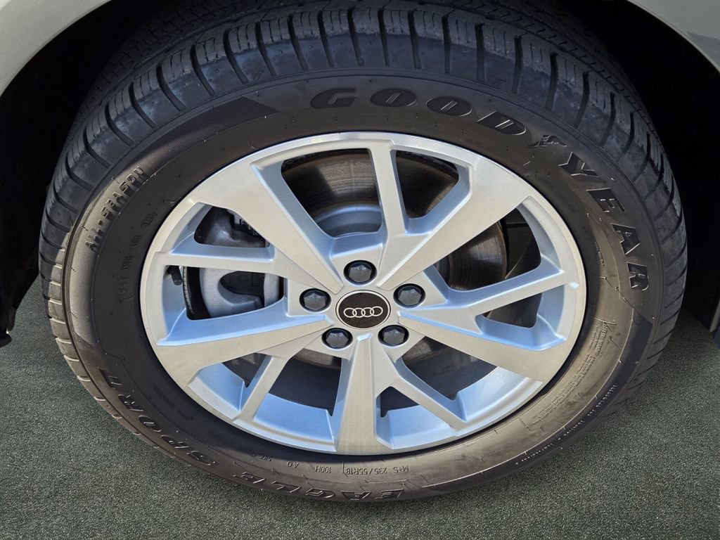 Used 2023 Audi Q3 2.0T Premium w/ Convenience Package image 5