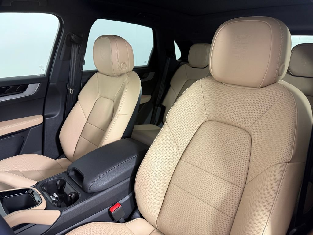 New 2026 Porsche Cayenne AWD/4WD image 5