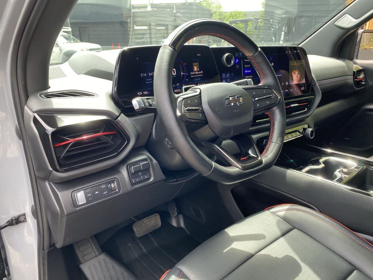 Used 2025 Chevrolet Silverado EV RST AWD/4WD image 2