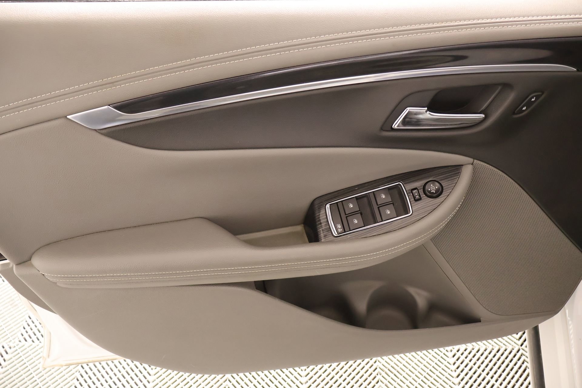 Used 2019 Chevrolet Impala LT w/ LT Convenience Package FWD image 15
