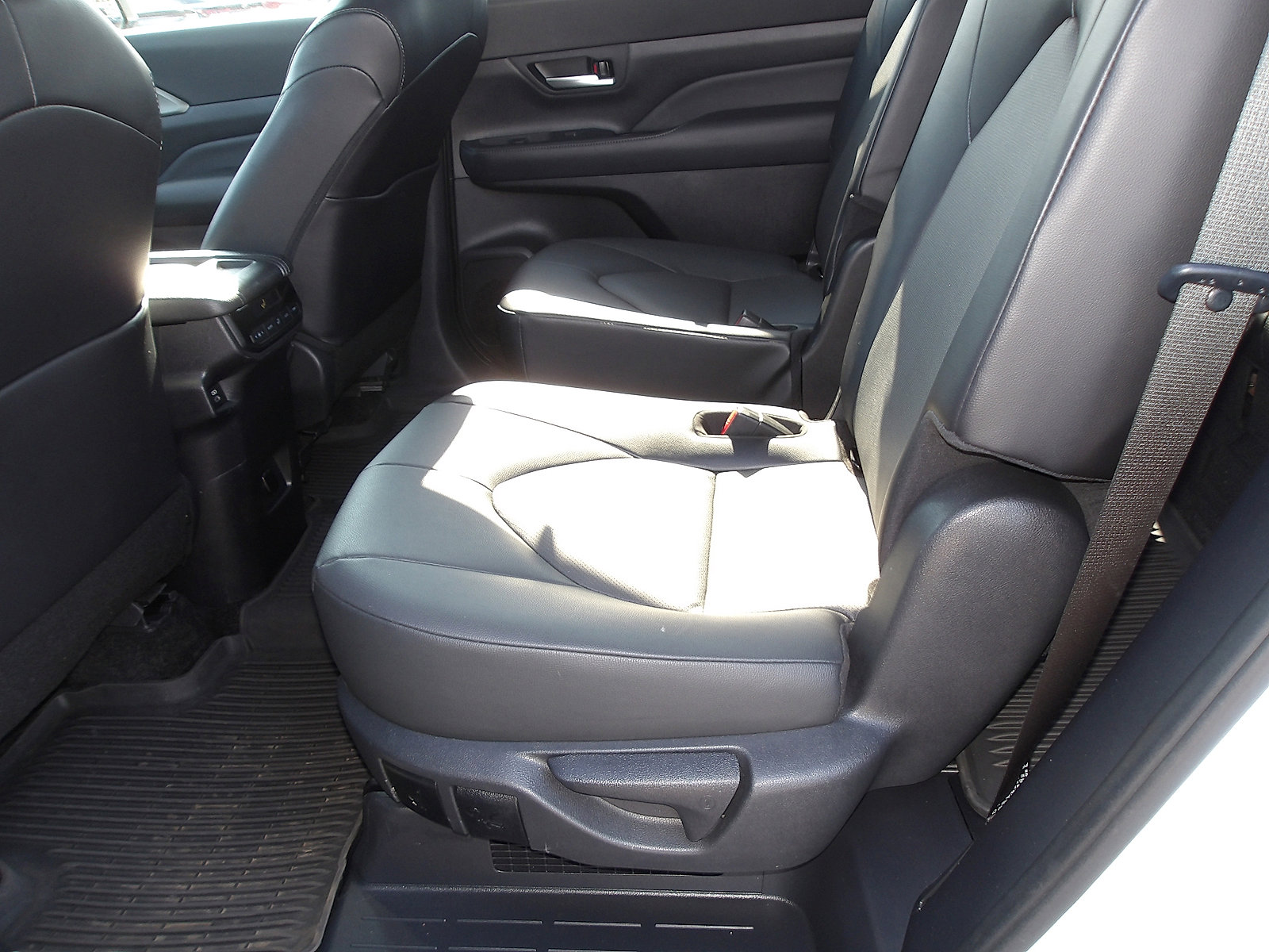 Used 2024 Toyota Grand Highlander AWD Hybrid image 14