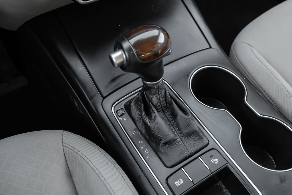 Used 2017 Kia Sorento LX w/ LX Convenience Package image 27