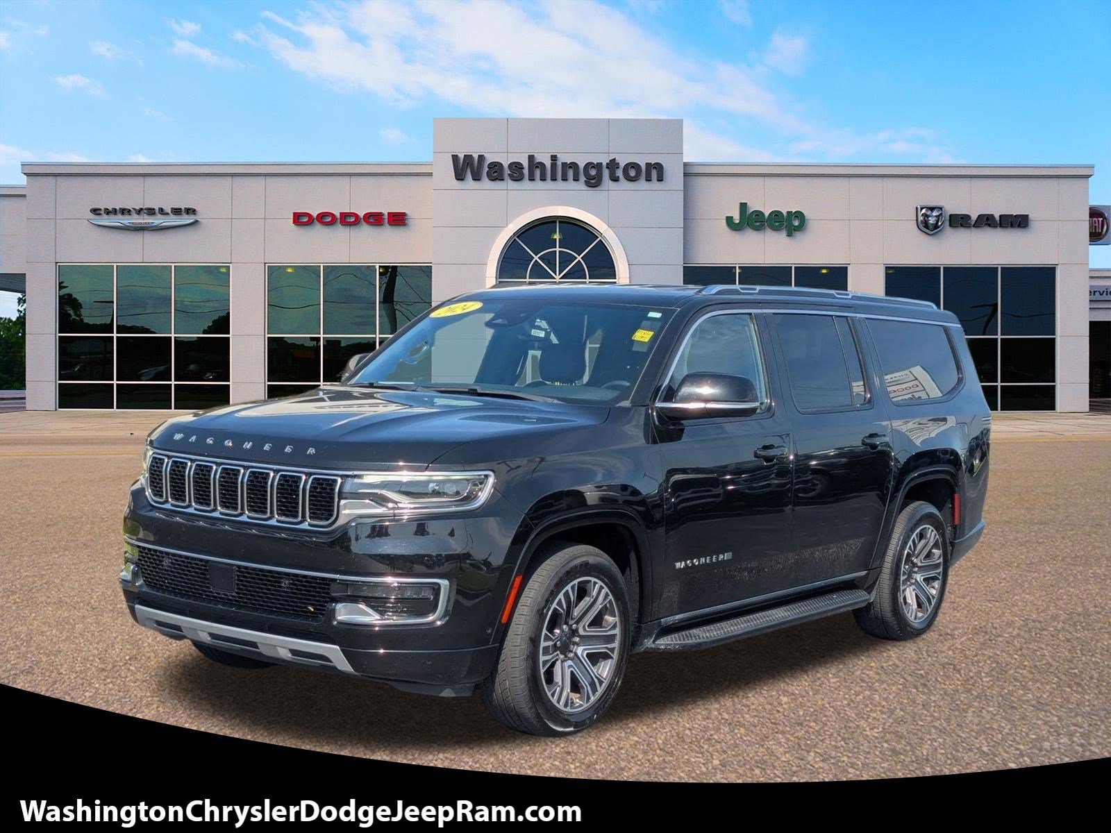 Used 2024 Jeep Wagoneer L Series II RWD image 1