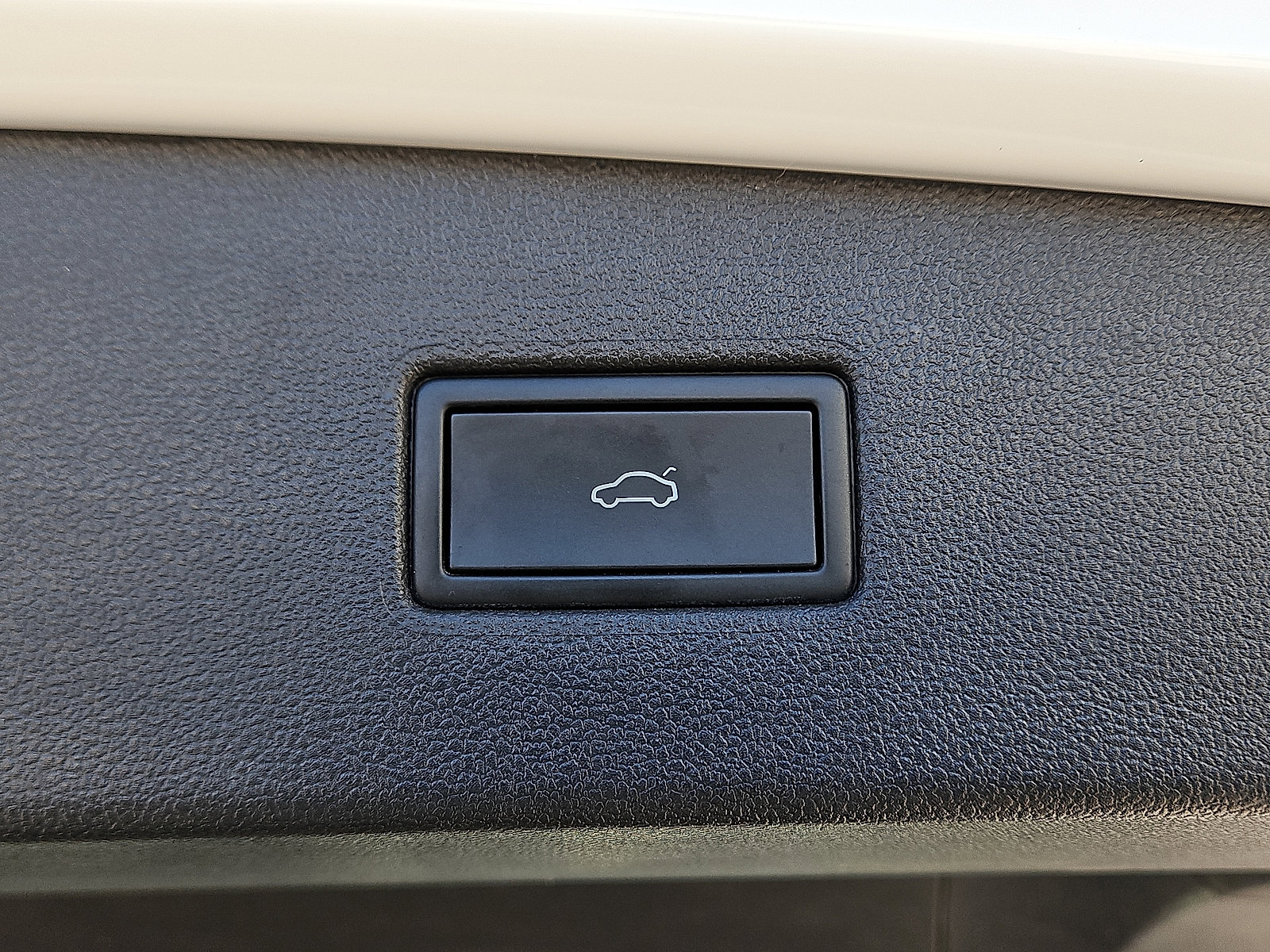 Certified 2024 Volkswagen Tiguan SE image 7