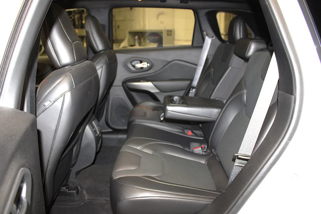 Certified 2020 Jeep Cherokee High Altitude AWD/4WD image 31