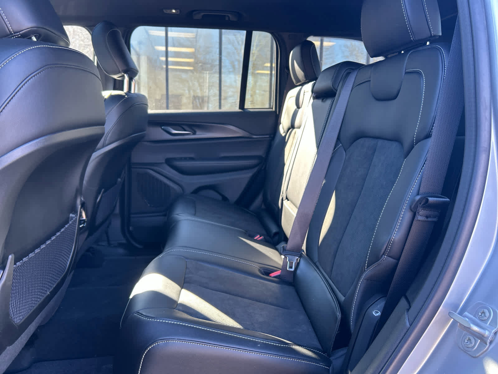 Used 2025 Jeep Grand Cherokee Altitude image 35