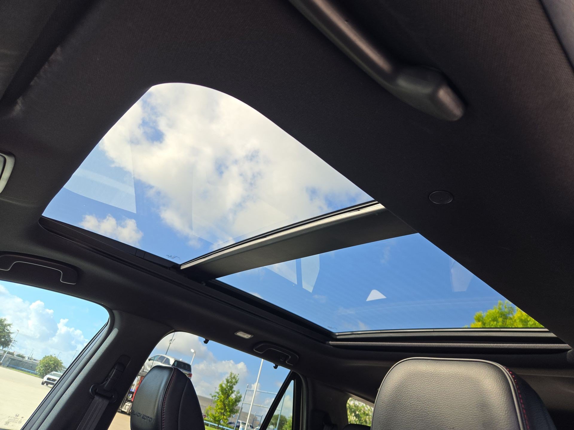 Used 2025 Honda Pilot Black Edition image 16