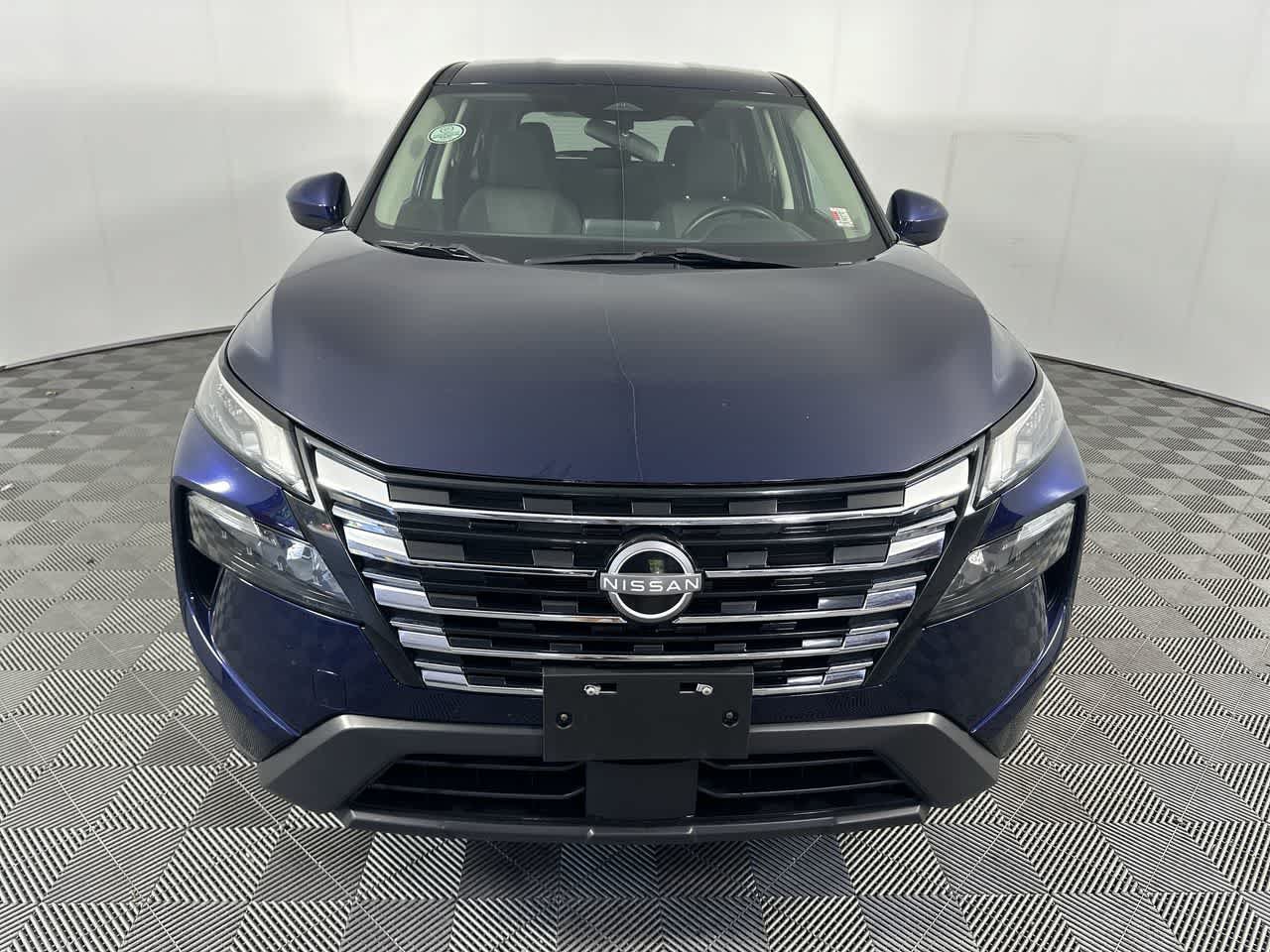 Used 2024 Nissan Rogue SV AWD/4WD image 3