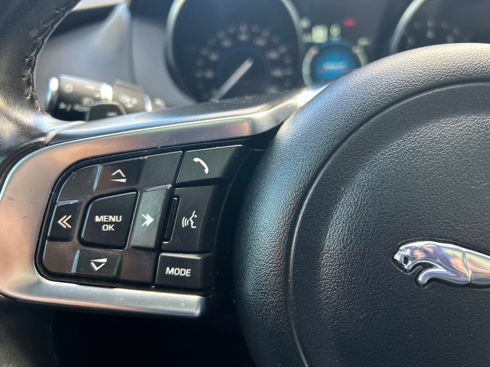 Used 2020 Jaguar F-PACE Prestige image 23