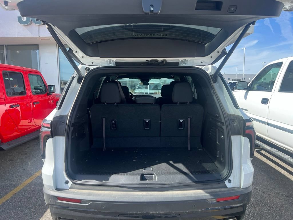 Used 2024 Chevrolet Traverse LT w/ Midnight/Sport Edition AWD/4WD image 8