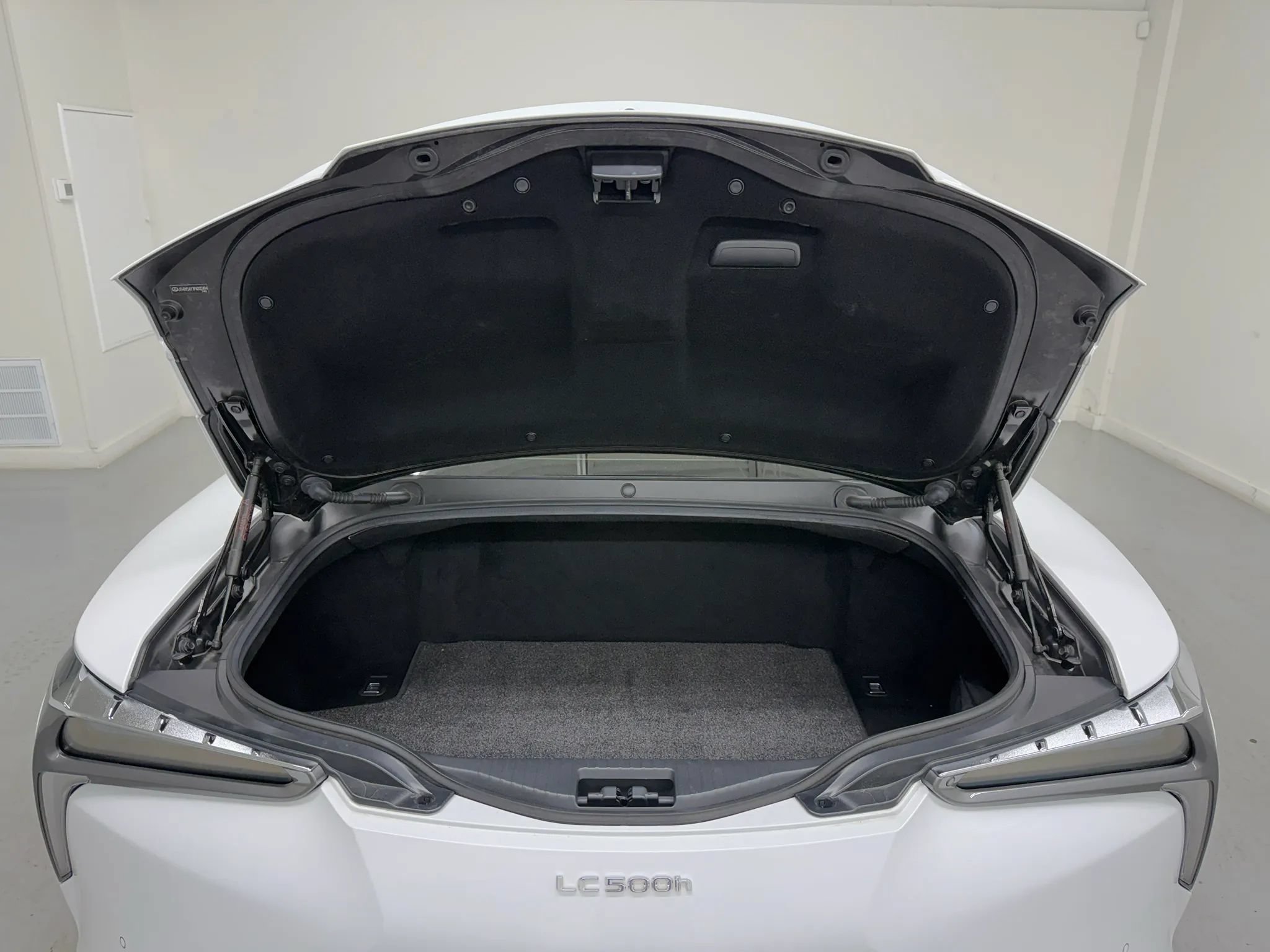 Used 2023 Lexus LC 500h w/ Dynamic Handling Package RWD image 77