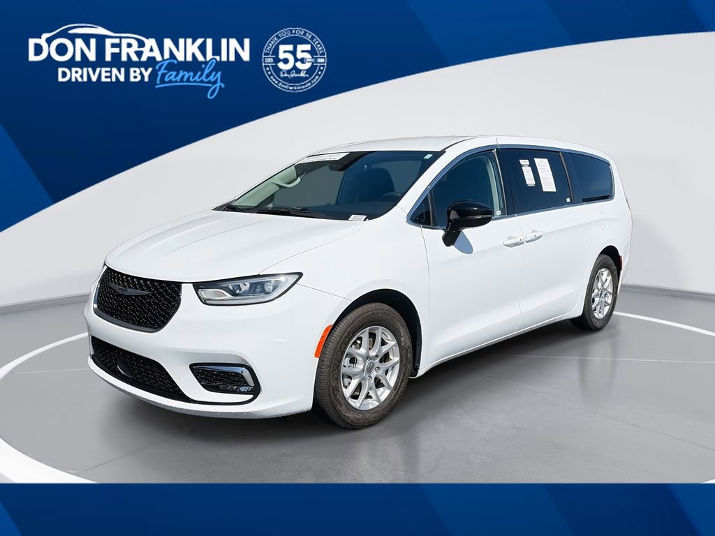Used 2024 Chrysler Pacifica Touring-L FWD image 1