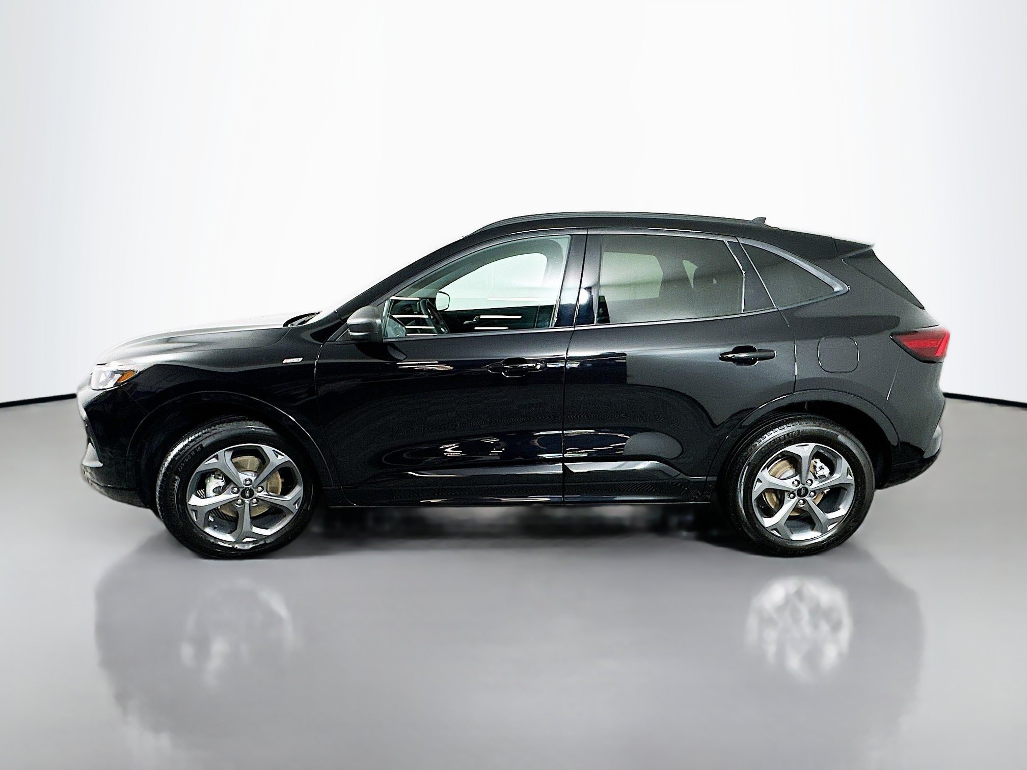 Used 2024 Ford Escape ST-Line w/ Tech Pack #1 AWD/4WD image 4