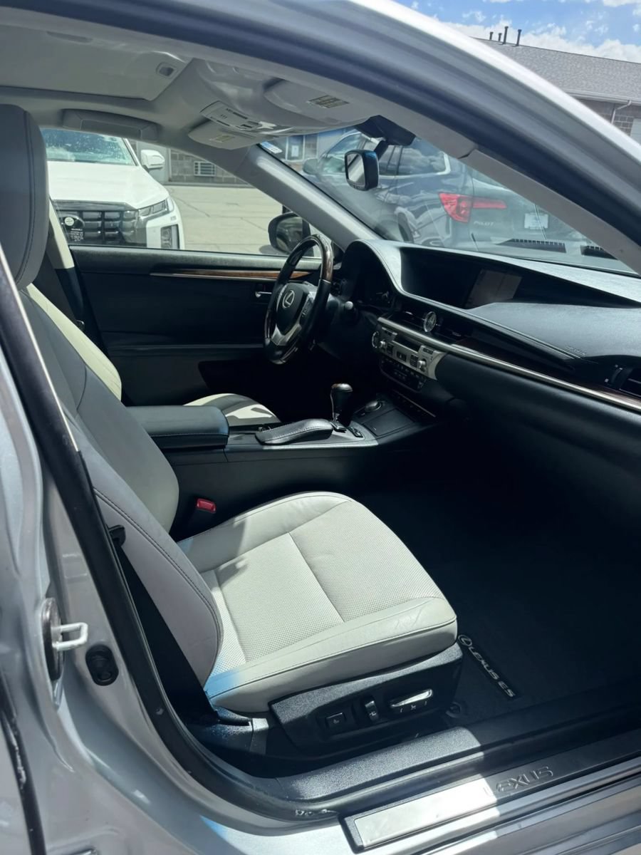 Used 2014 Lexus ES 350 w/ Luxury Package FWD image 12