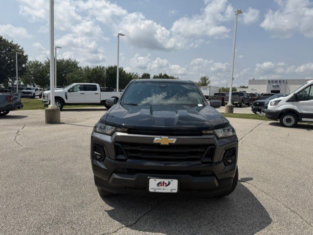 Used 2024 Chevrolet Colorado LT w/ LT Convenience Package II AWD/4WD image 2