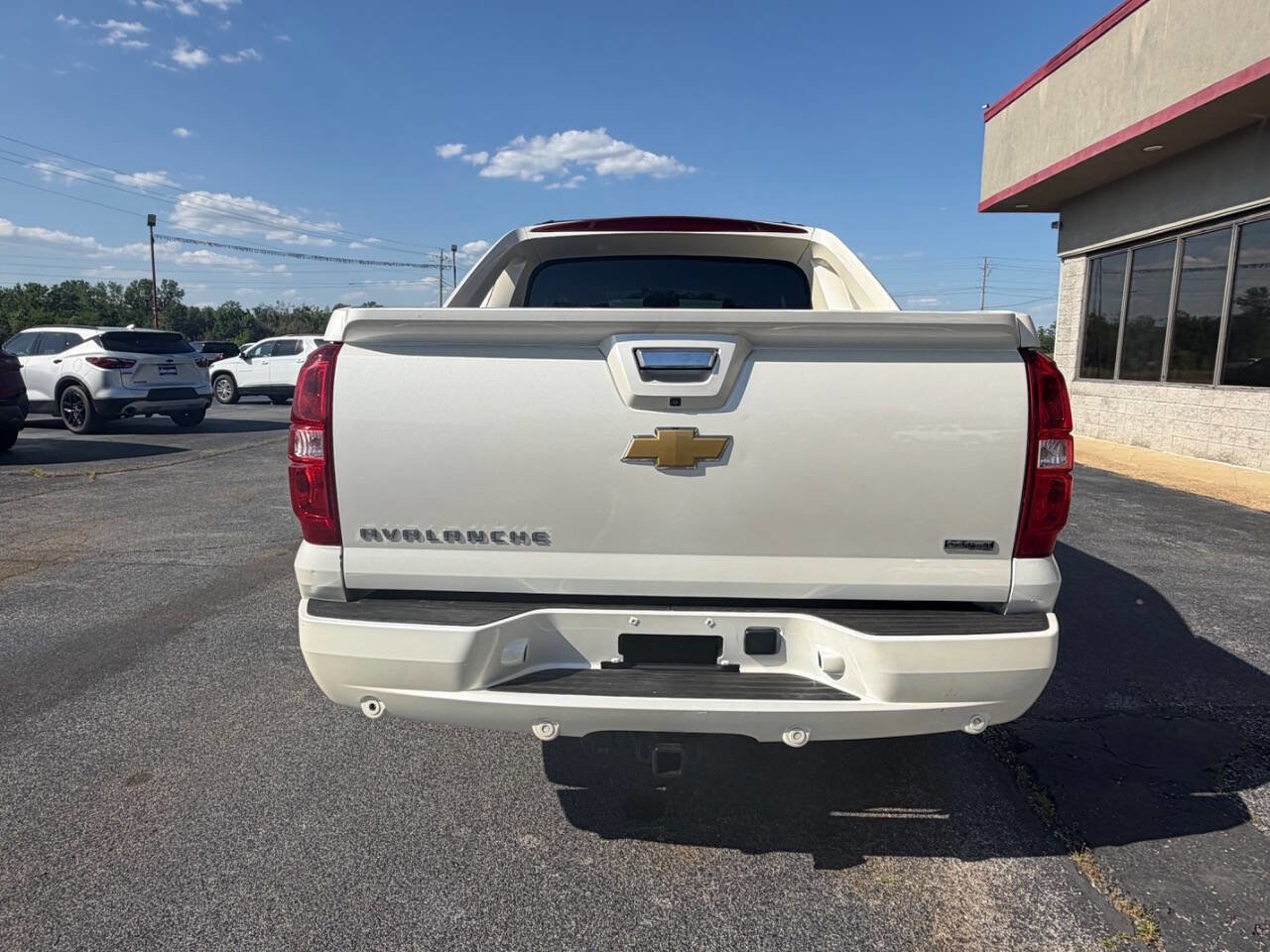 Used 2012 Chevrolet Avalanche LTZ AWD/4WD image 7