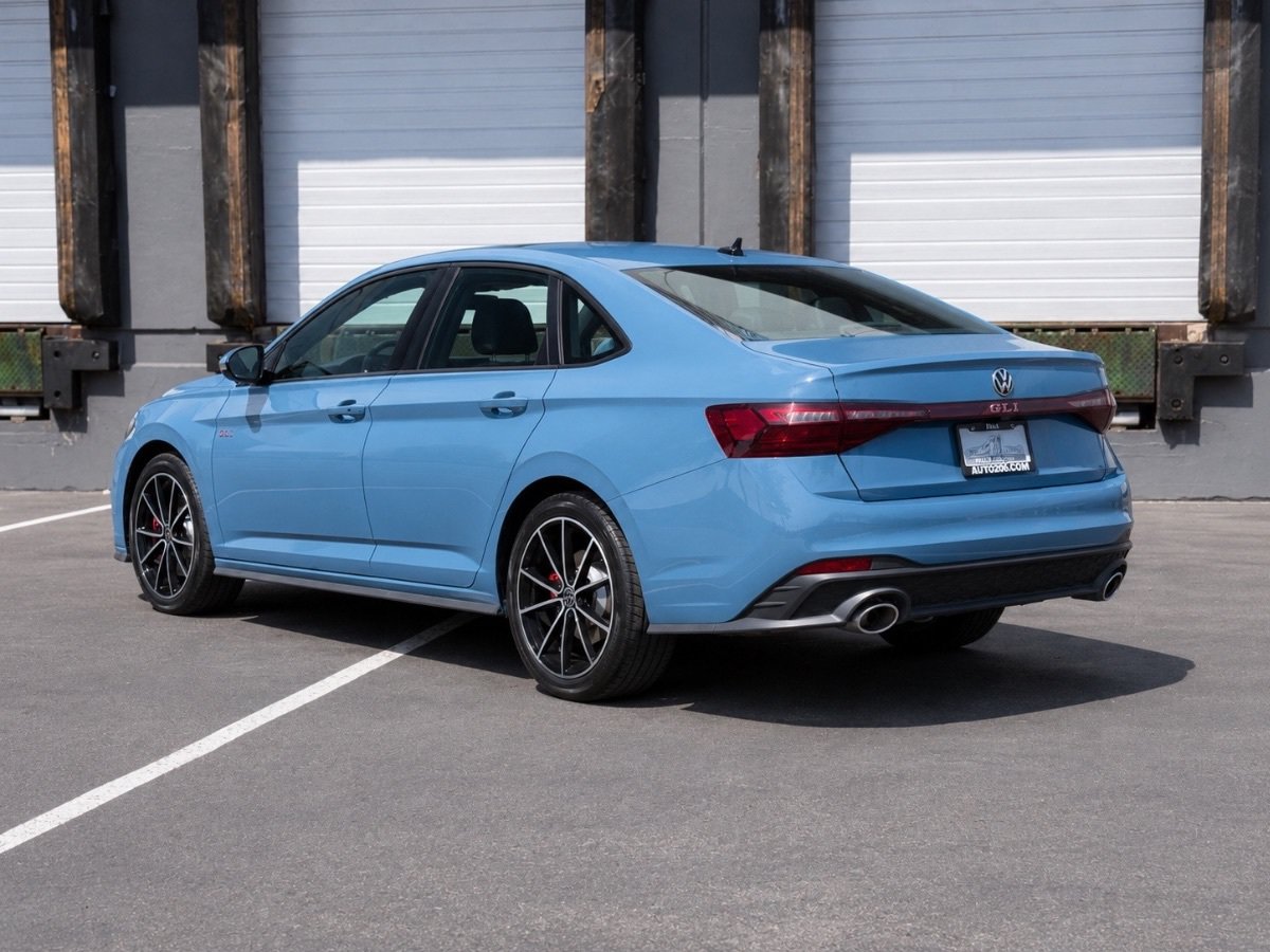 Used 2026 Volkswagen Jetta GLI Autobahn FWD image 6