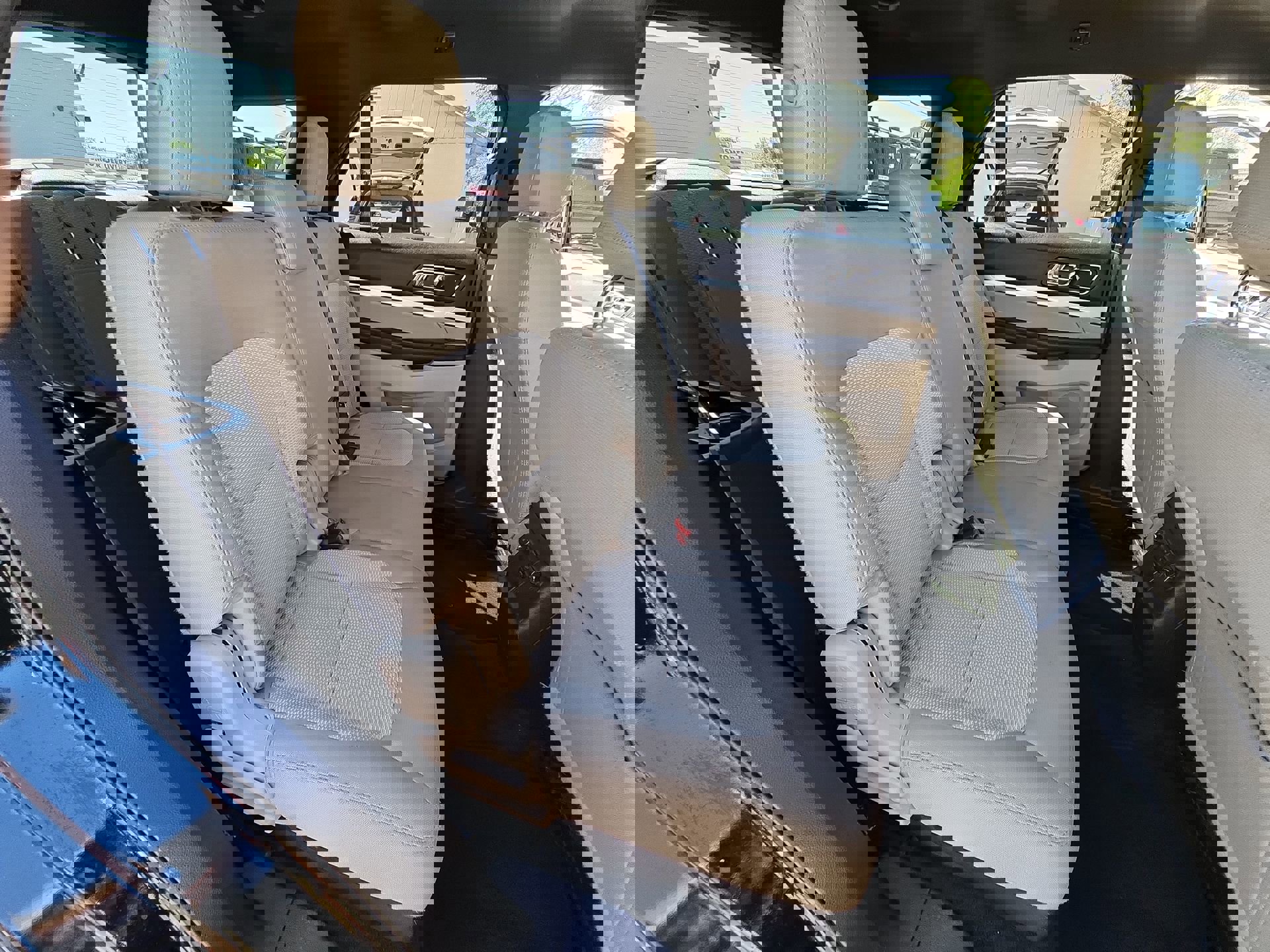 Used 2017 Ford Explorer XLT image 27