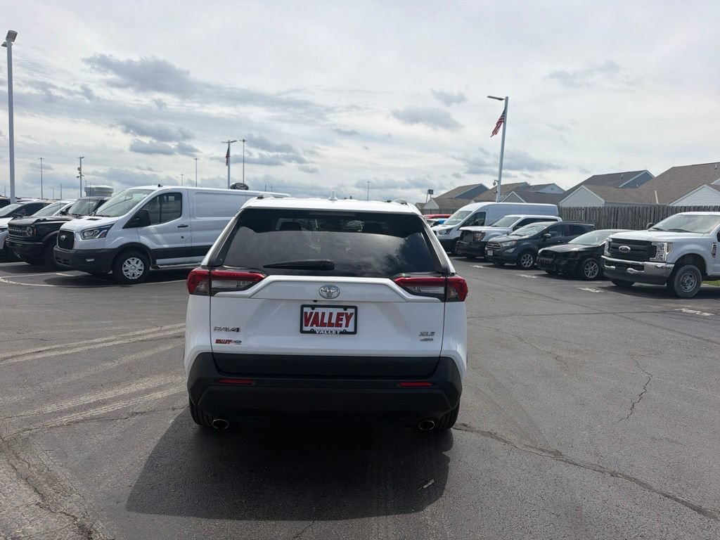 Used 2019 Toyota RAV4 XLE w/ Convenience Package AWD/4WD image 6