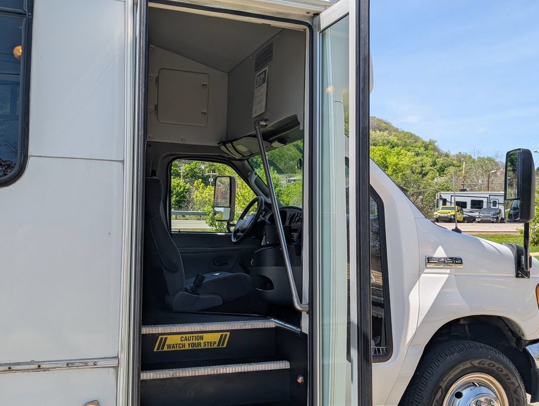 Used 2007 Ford E-450 and Econoline 450 RWD image 24