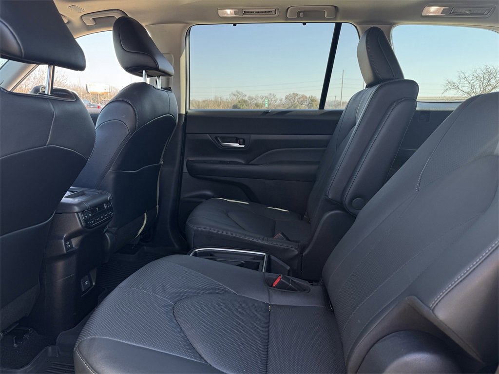 Used 2024 Toyota Grand Highlander Platinum image 30