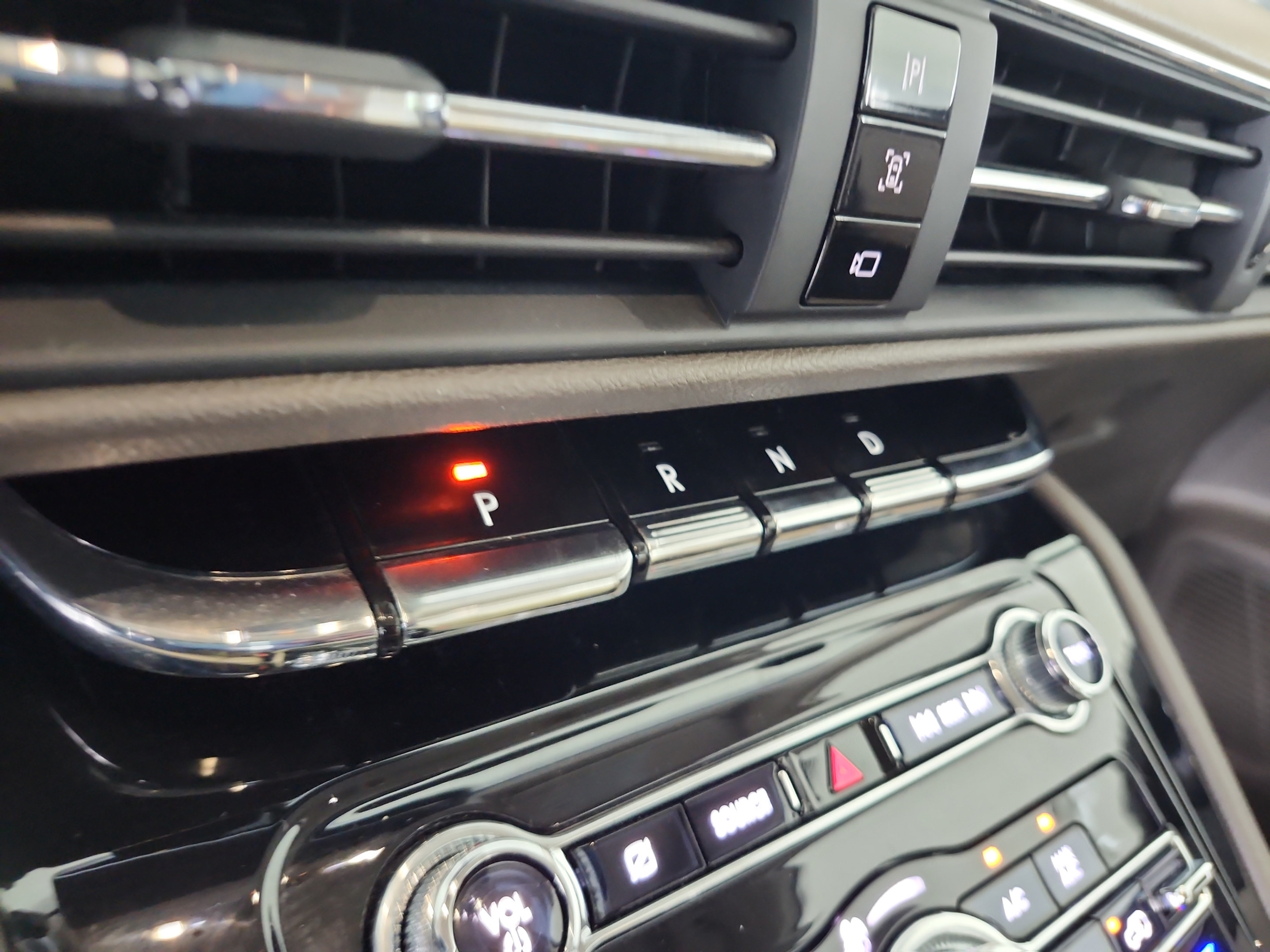 Used 2021 Lincoln Corsair FWD w/ Convenience Package image 14
