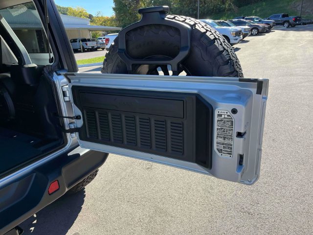 Used 2024 Jeep Wrangler Unlimited Rubicon w/ XTREMEE 35" Tire Package AWD/4WD image 20