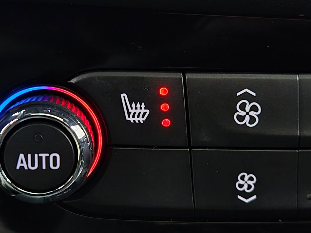 Used 2024 Buick Enclave Essence image 16