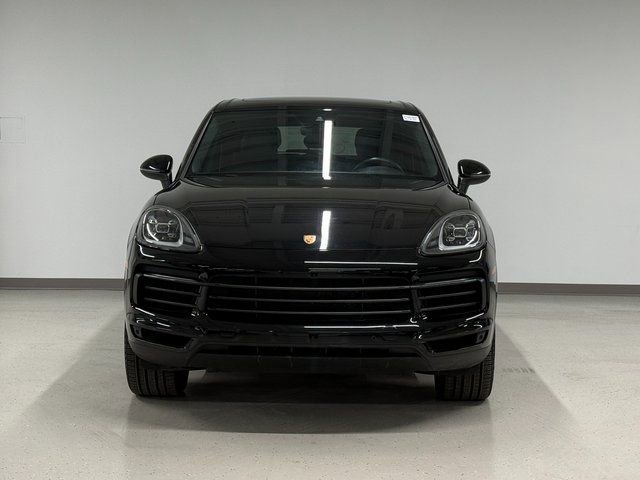Certified 2023 Porsche Cayenne Platinum Edition image 9