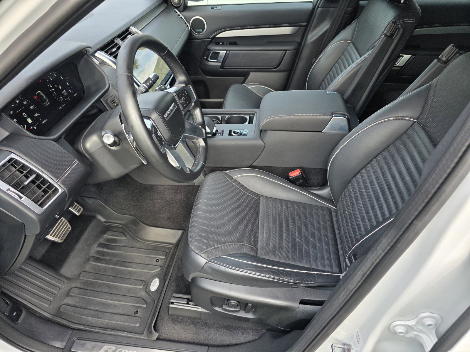 Used 2022 Land Rover Discovery HSE R-Dynamic AWD/4WD image 10
