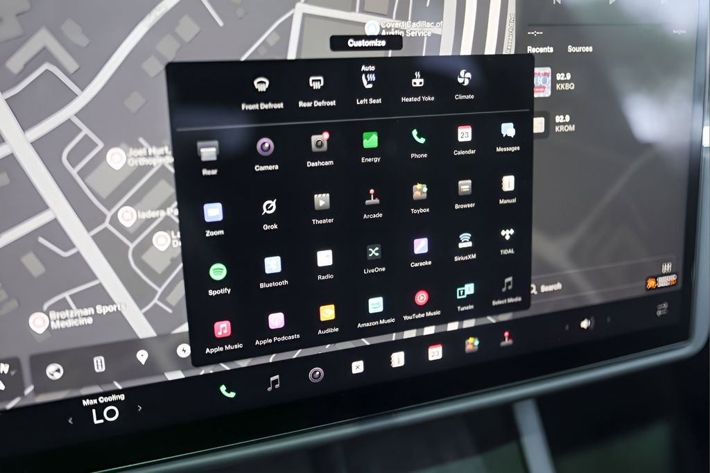 Used 2023 Tesla Model X image 17