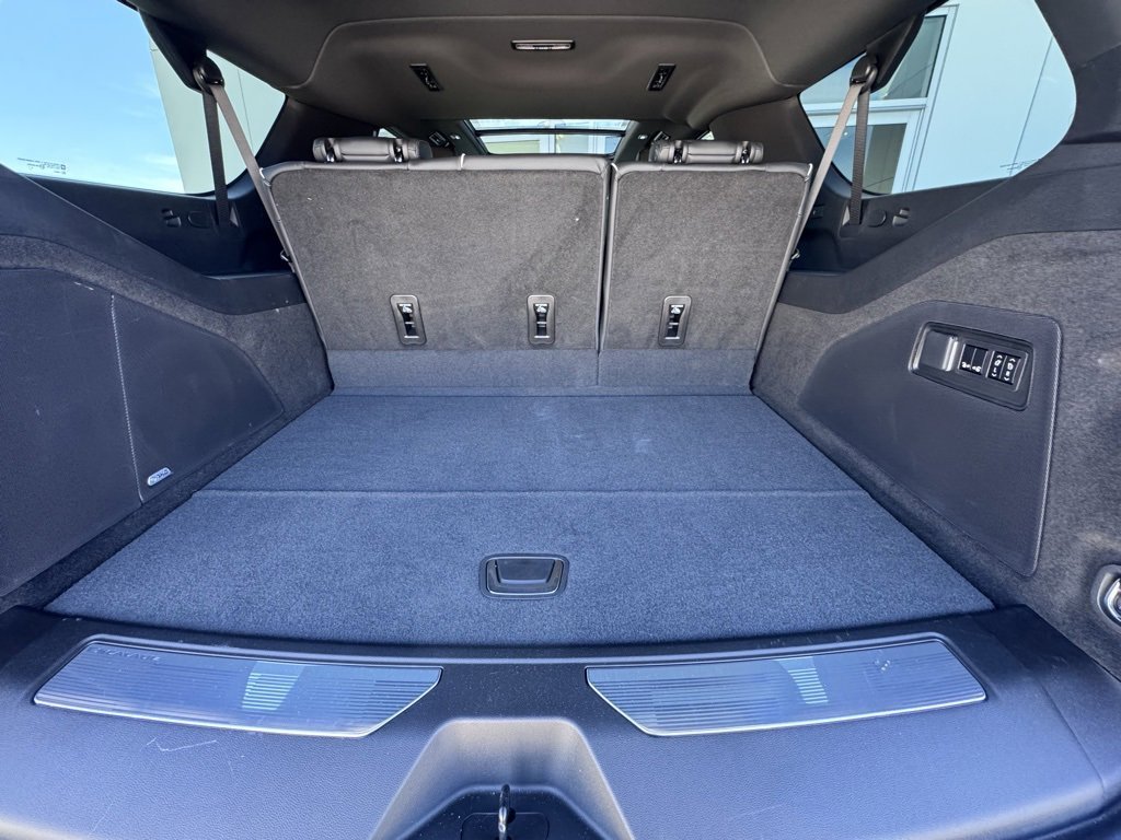 New 2026 Cadillac Escalade ESV Luxury w/ LPO, Radiant Package image 36