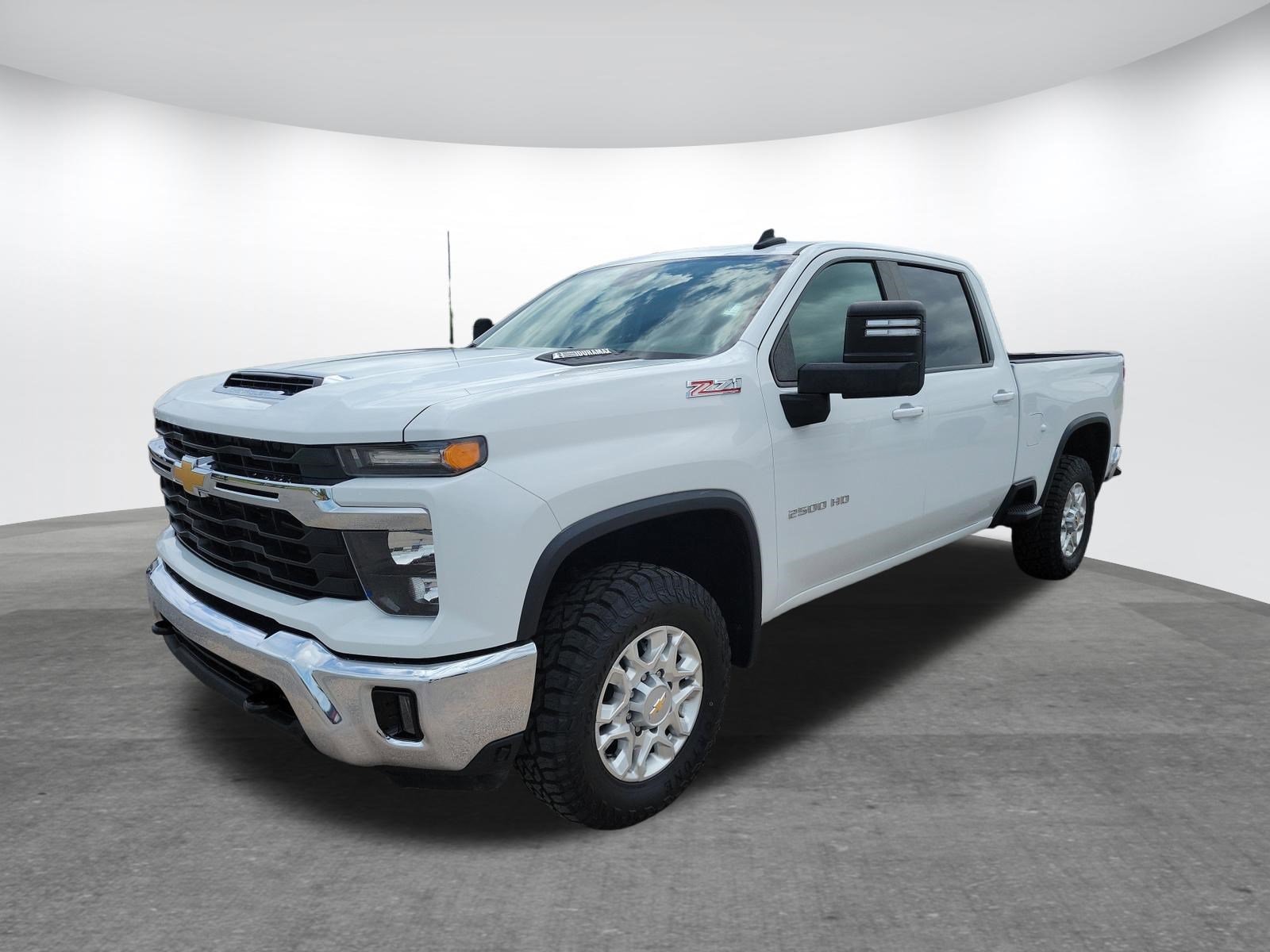 Used 2024 Chevrolet Silverado 2500 LT AWD/4WD image 3