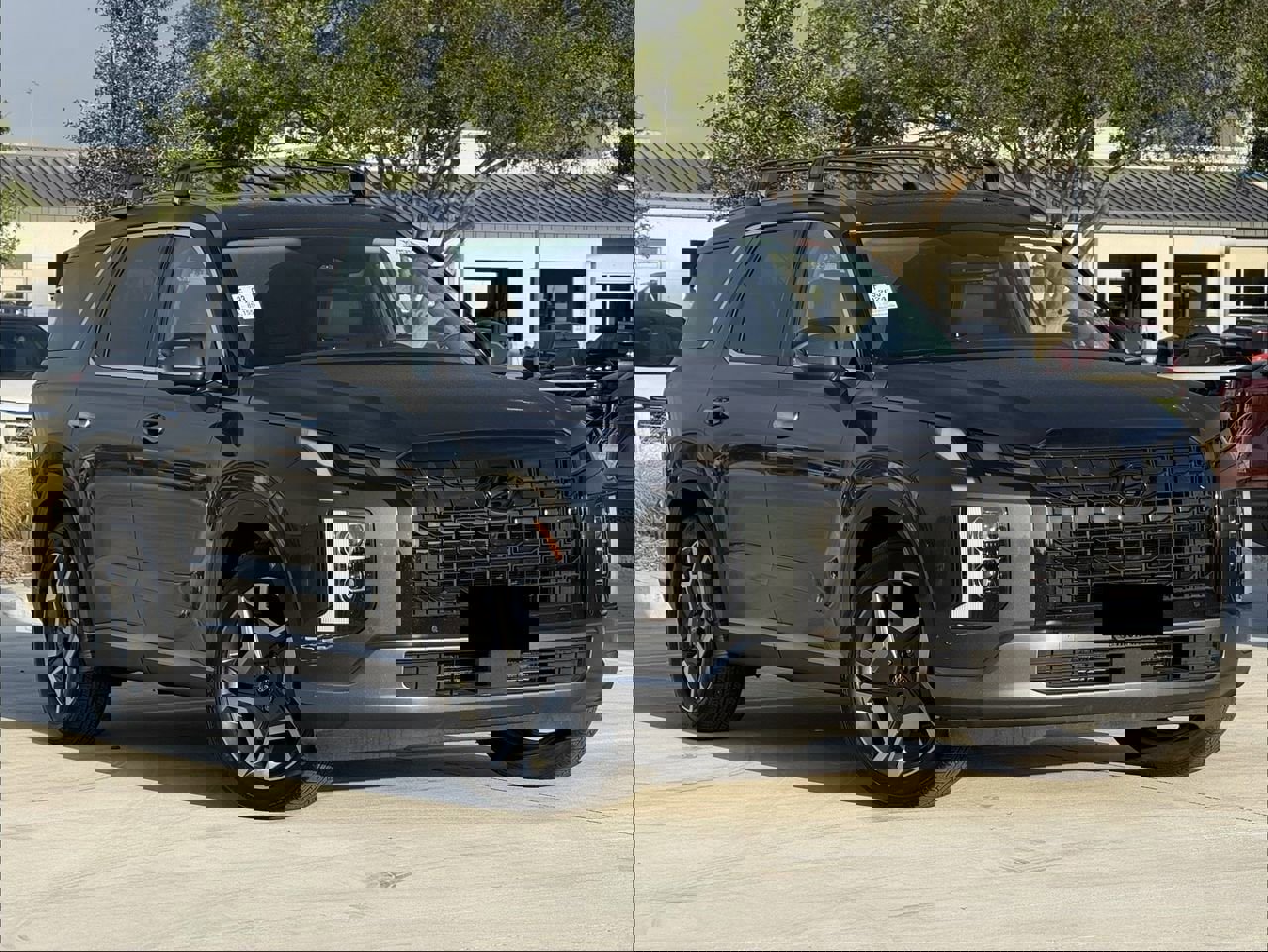 Used 2024 Hyundai Palisade SEL FWD image 2