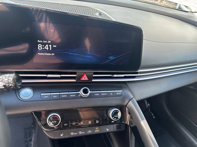 Used 2023 Hyundai Elantra Limited FWD image 29