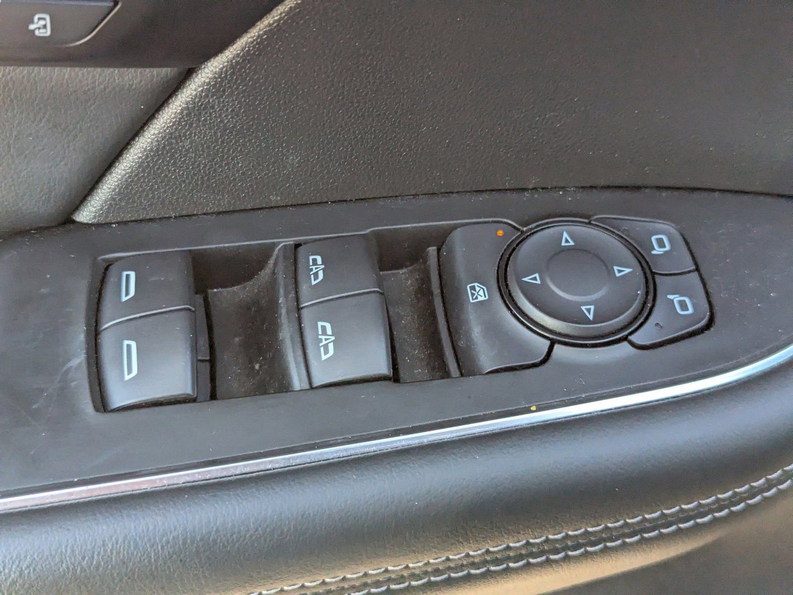 Used 2021 Buick Envision Essence w/ Technology Package I image 25