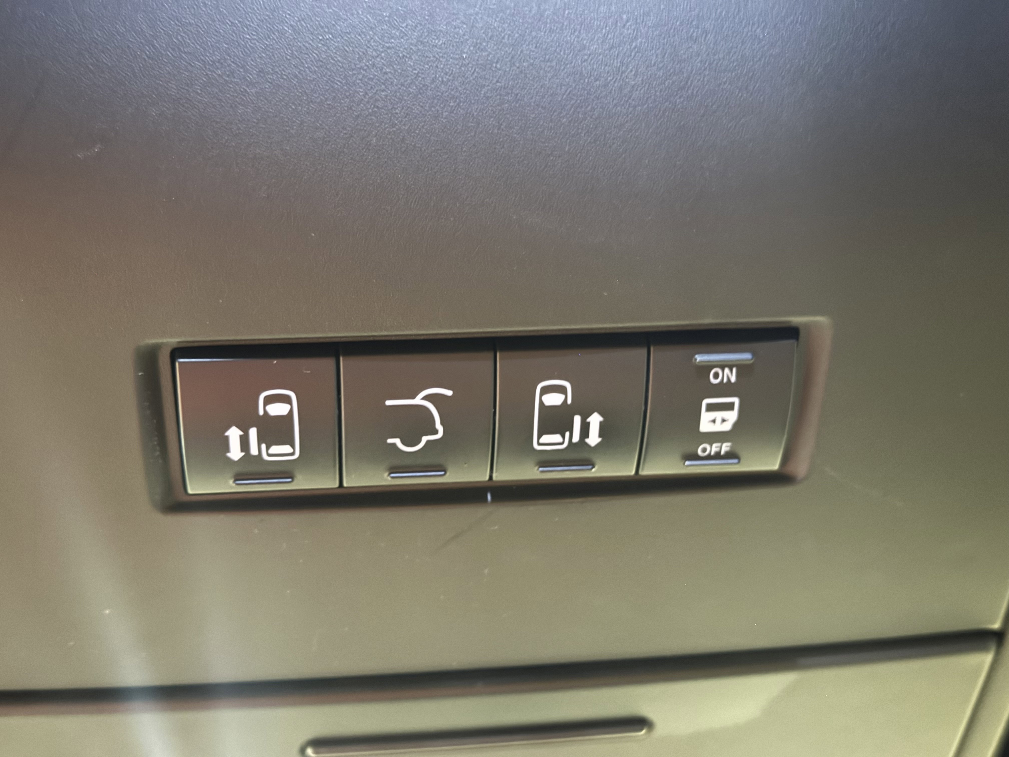 Used 2018 Dodge Grand Caravan SXT w/ Driver Convenience Group image 17