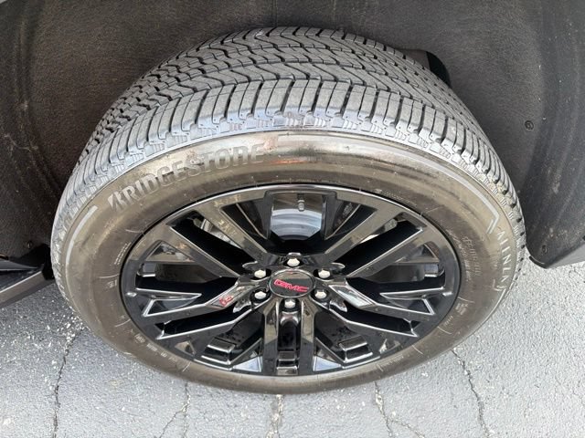 Certified 2024 GMC Yukon Denali w/ Advanced Technology Package AWD/4WD image 9