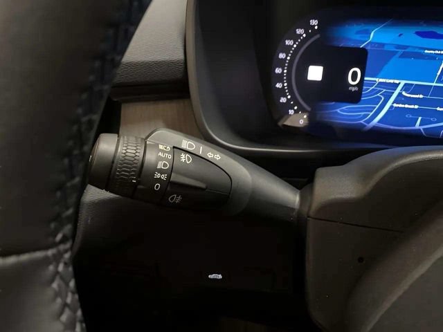 Used 2025 Volvo XC40 B5 Plus AWD/4WD image 36