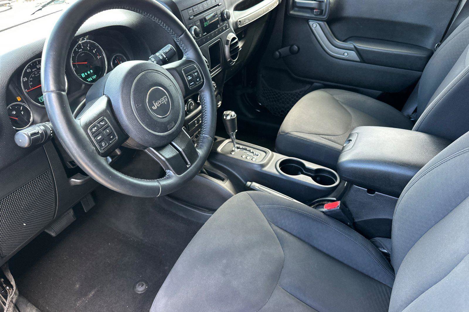 Used 2015 Jeep Wrangler Unlimited Sport w/ Connectivity Group image 9