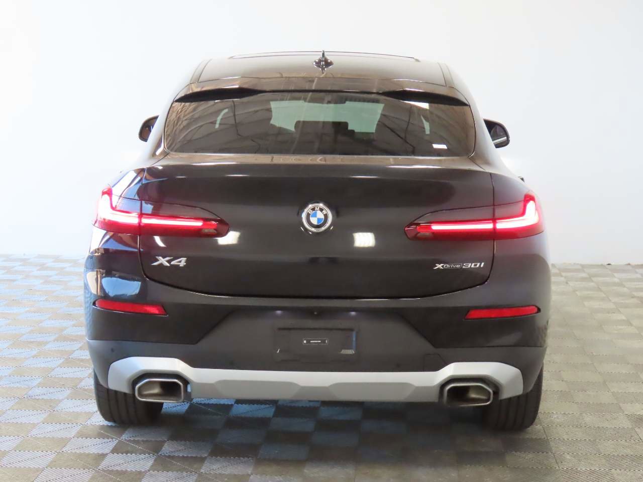 Used 2025 BMW X4 xDrive30i image 4